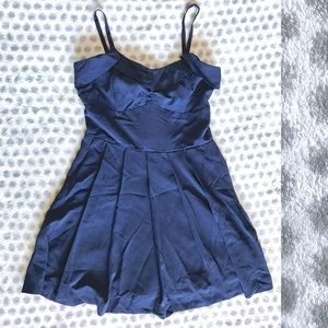Navy blue pleated dress with tie - medium